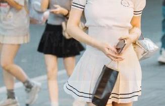 不打烊的免费吃瓜盛宴，17c吃瓜网苹果版视频带你领略娱乐圈趣闻！