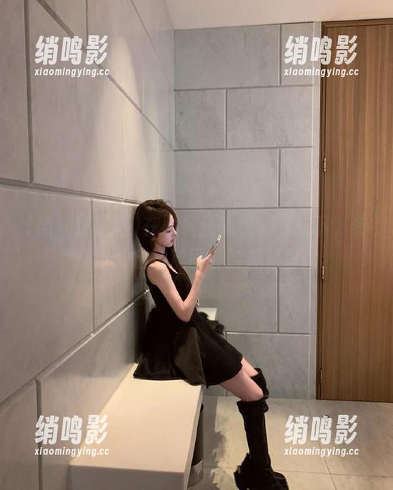 在黑料正能量的导航下，传送门开启黑料网红的神秘冒险